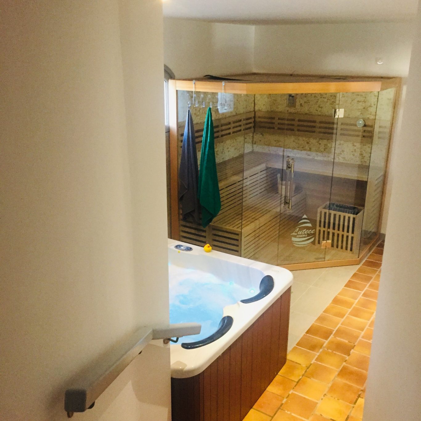 Villa PaulAna sauna & jacuzzi Villa PaulAna chambres d'hôtes naturistes Cap d'Agde, sauna & jacuzzi