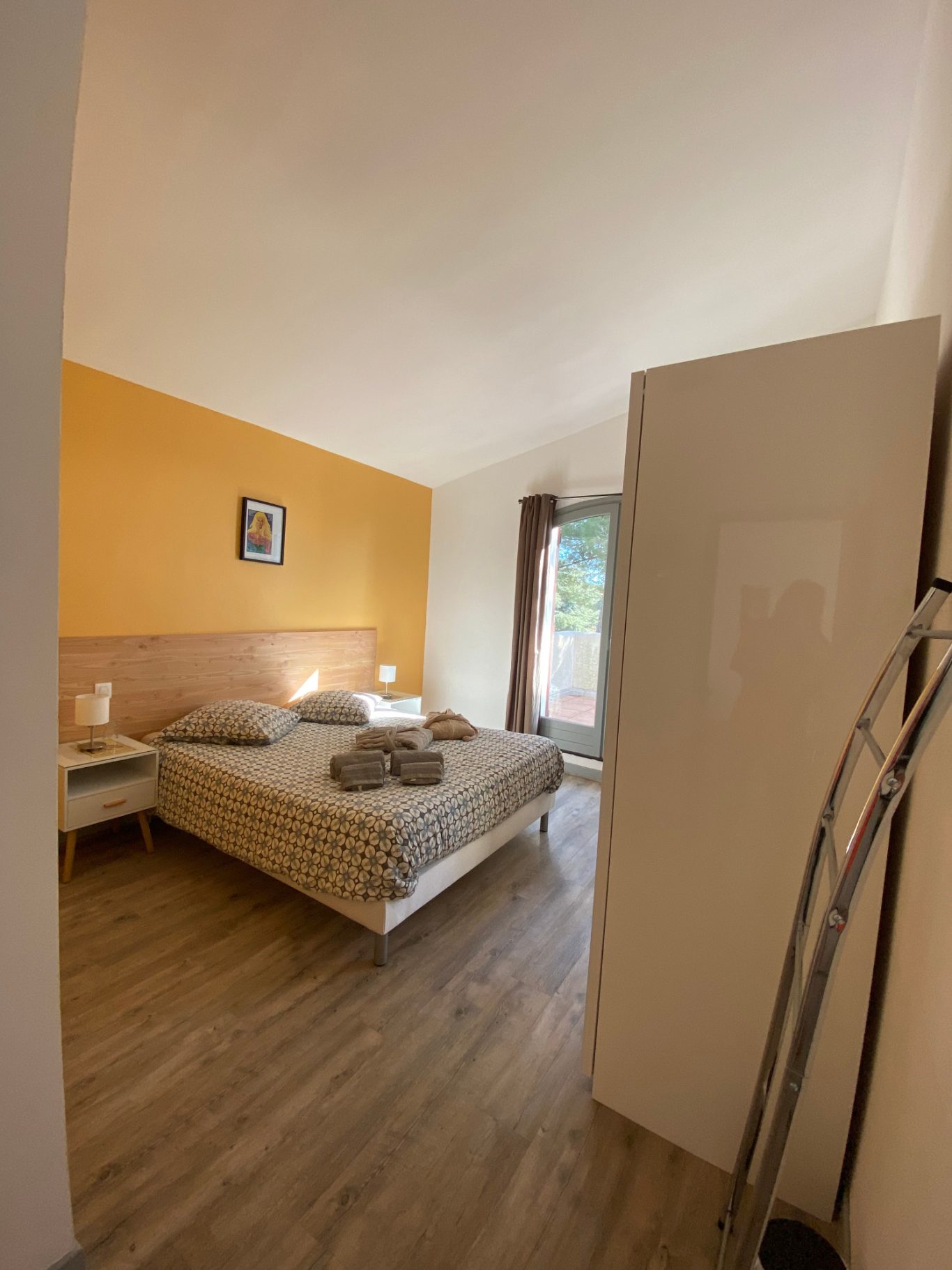 chambre jaune haut Villa PaulAna chambres d'hôtes naturistes Cap d'Agde, chambre jaune haut